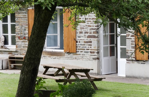 Bernieres-le-Patry House | Small house o waterfront.