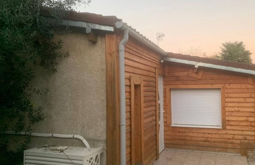 Bouffemont Ski Chalet | Small outbuilding in leafy setting close to Paris and Chantilly.