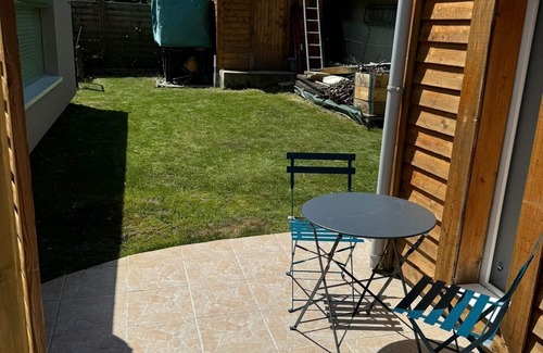 Bouffemont Ski Chalet | Small outbuilding in leafy setting close to Paris and Chantilly.