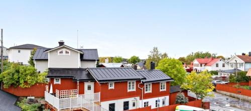 Vaxholm Apartment | Small Red House In Central Vaxholm