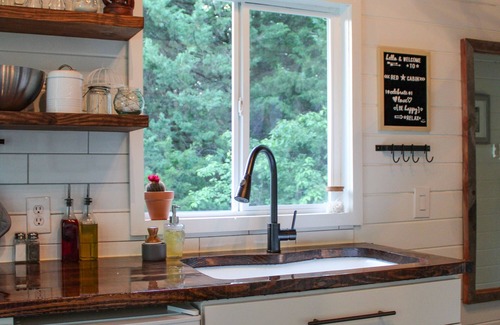 Elmo Cabin | Small Rustic Cabin in the Woods 40 minutes from Dallas