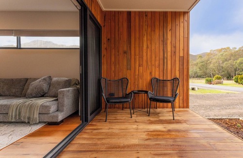 Halls Gap House | Small Scale Stays - 1AnCouples Retreat