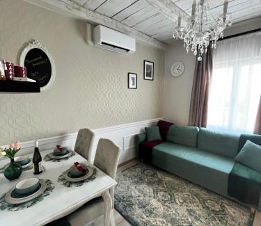 Doba House | Smaragd