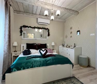 Doba House | Smaragd
