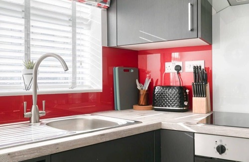 Woking Apartment | Smart 1 Bedroom Apartment in Central Woking