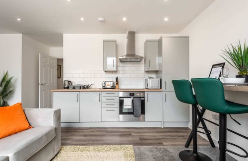 Rotherham Apartment | Smart Central Rotherham Studio - Sleeps 4