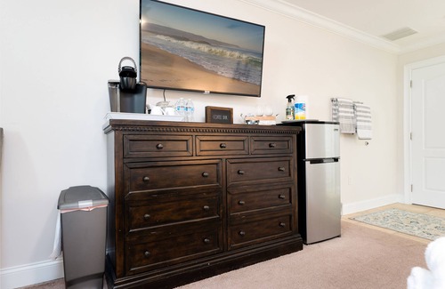 Jacksonville Beach Condo | Smart, clean beach studio - 1/2 blk to Jax Beach!