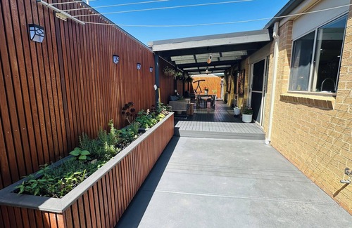 Deer Park House | Smart Home Private Room near Deer Park Train Station