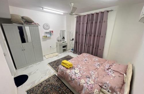 Al Maabilah Apartment | smart room