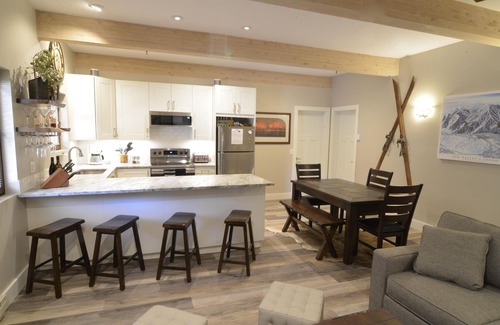 Ketchum Condo | Smart Sun Valley location! Year-round heated pool & spa. Walk to town & lifts.