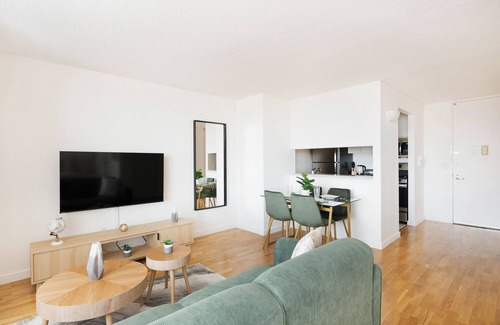 Upper East Side Apartment | Smart UES Studio w/Doorman, Gym and Pool #6180