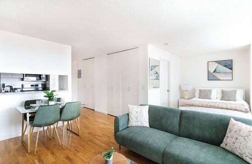 Upper East Side Apartment | Smart UES Studio w/Doorman, Gym and Pool #6180