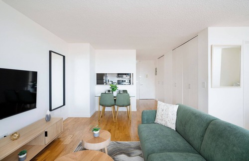 Upper East Side Apartment | Smart UES Studio w/Doorman, Gym and Pool #6180