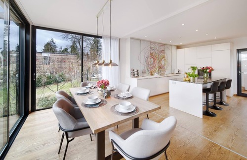 Grinzing Villa | Smile Villa with Terrace, Garden, AirCondition, and Parking in the beloved Döbling in Vienna