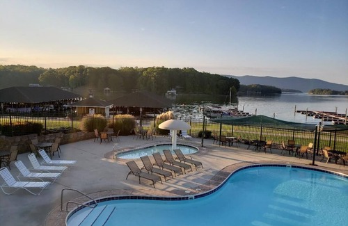 Smith Mountain Lake Apartment | Smith Mountain Lake Studio Suite/Pools, Gym, etc