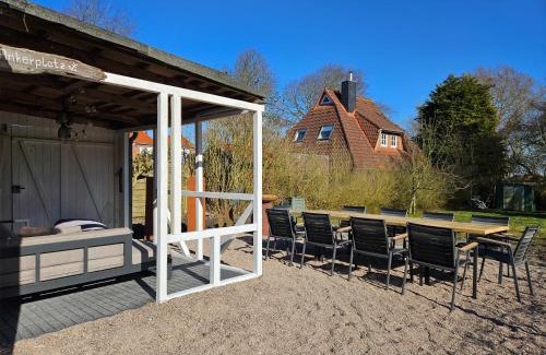 Altfunnixsiel House | Smittshörn 3 - Nordsee Ferienhaus für Gruppen und Familien mit eingezäunten Garten
