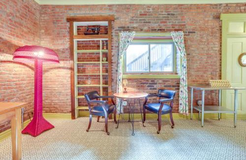 Smoketown Jackson Apartment | Smoketown Side Shack - 1 Block to Hospitals!