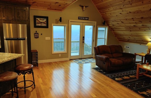 Murphy Ski Chalet | Smokey Mountain couple's retreat