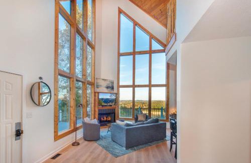 Sevierville House | Smoky Mountains Cabin with Lake Access and Game Room!
