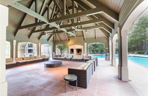 Lindridge-Martin Manor Condo | Smooth 2/2 Condo in Buckhead, centrally located!