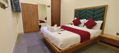 Prabhadevi Hotel | Smooth Checkin By Edition Blue - Mumbai