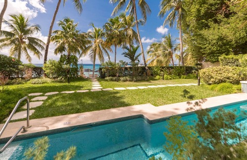 Old Trees Bay Villa | Smugglers Cove 6 (4 bed): Beachfront condo