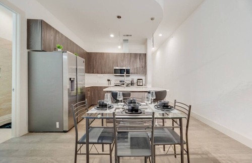 Cedars Apartment | Snazzy loft style 2BR | Gym | Parking | Workspace