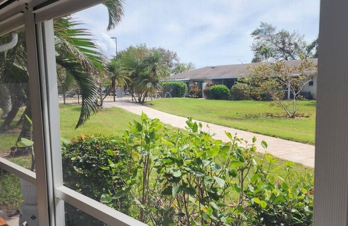 East Naples Villa | Snow birds, & Golfer Delight, 2BR,2BA single story Glades Golf and Country Club