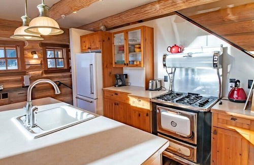 East Kootenay Cabin | Snow Creek Cabins by Fernie Lodging Co.