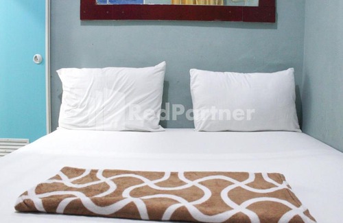 Jelambar Hotel | Snow White Residence near Grogol Mitra RedDoorz