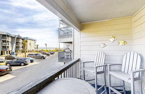 North Myrtle Beach Condo | Snowbird-friendly condo with balcony, ocean view, beach access & pool