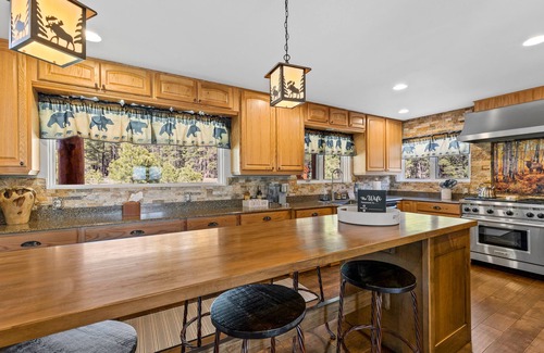 Fort Valley Cabin | Snowbowl Ranch Luxury Ski Lodge for 16