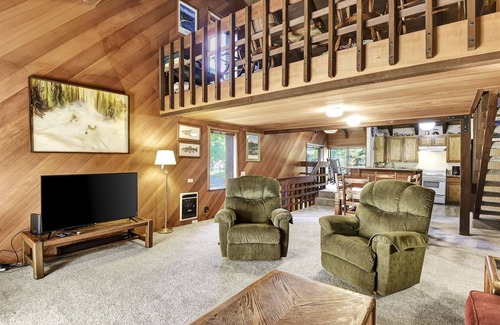 Mammoth Lakes House | Snowcreek 91: Nice, Dog Friendly, Close to Red Line Shuttle and Golfing