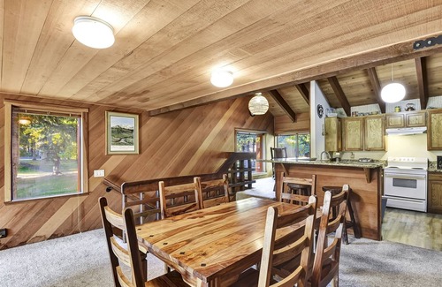 Mammoth Lakes House | Snowcreek 91: Nice, Dog Friendly, Close to Red Line Shuttle and Golfing