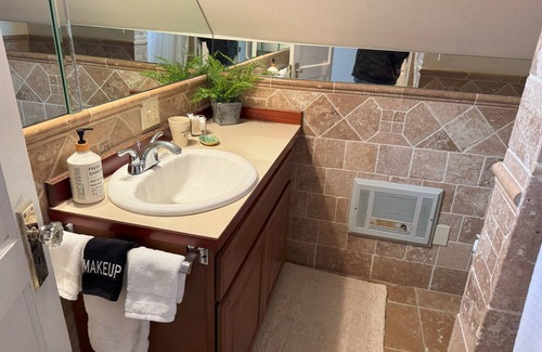 Leavenworth Hotel | Snowcreek Suite - Maple - Hot tub