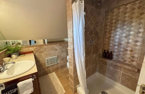 Leavenworth Hotel | Snowcreek Suite - Maple - Hot tub