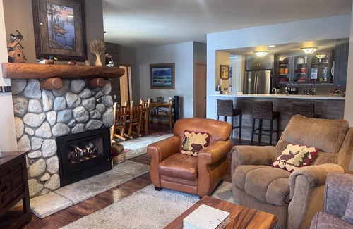 Mammoth Lakes House | Snowcreek V 2 Bedroom 2 Bath Cozy 5 ⭐️ Mountain Retreat!