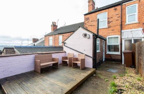 Lincoln House | Snug Home in City Centre | Free Parking