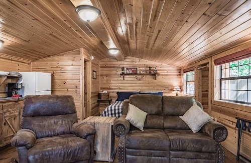Ruidoso Cabin | Snuggle Inn: Cozy Studio Cabin in Upper Canyon With a Hot Tub!