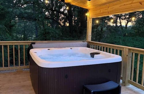 Kirby Cabin | "Snuggle Inn" New Cabin in Daisy Arkansas