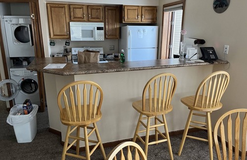 Summit Cove Condo | So close to Keystone, A-Basin, Copper, and Breckenridge with hot tub - sleeps 6!