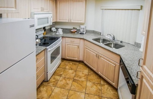 Palm Desert Condo | SOAK IT IN! Pools! Hot tubs! Kitchen! 2/2 for 6