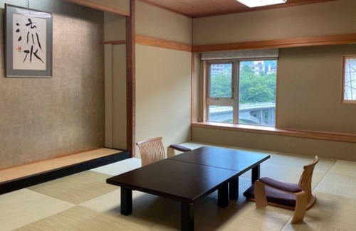 Kurobe Hotel | Soaking in the openair bath and admiring the supe/Kurobe Toyama
