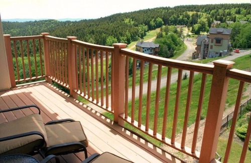 Snowshoe Condo | Soaring Eagle Ski-in/Ski-out Condo w/Hot Tubs
