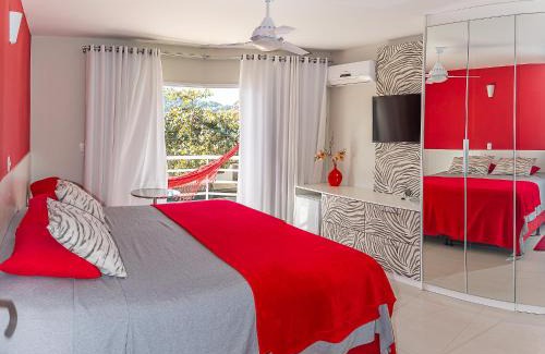 Enseada House | sobrado com piscina aquecida a poucos metros mar