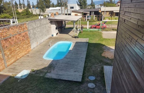 Capao da Canoa House | Sobrado humilde com piscina