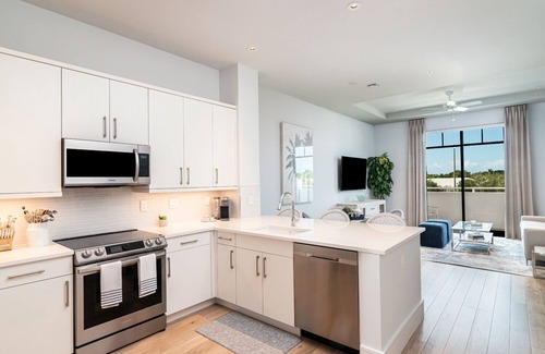 Old Naples Condo | SOCE FLATS 302 - Brand New Olde Naples Condo Steps to 5th Ave S!