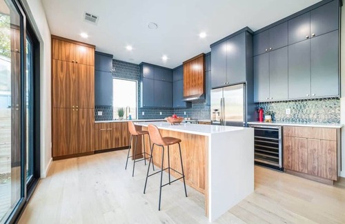South Congress House | SOCO Modern New 5BR. Pool. 1 Block from Everything