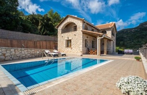 Xirokastello Villa | Socrates Three Bedroom Villa With Sea View