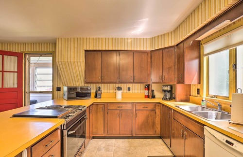 Sodus Point House | Sodus Point Escape w/Yard: Walk to Lake Ontario